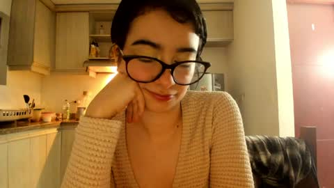 Lunna online show from April 6, 1:27 am