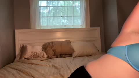 Bella online show from July 3, 8:59 pm