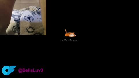 Snapshot of petitegirluvsdick chatting on February 27, 10:53 pm Bella online show from February 27, 10:53 pm