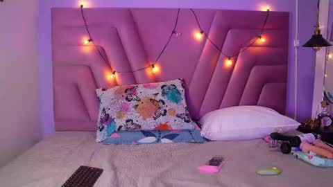 petitelittlemissy online show from June 26, 5:20 am