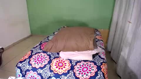 petitesammy online show from April 14, 1:05 am