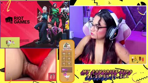 Snapshot of petitesofia_ chatting on December 31, 1:08 pm Sofia online show from December 31, 1:08 pm