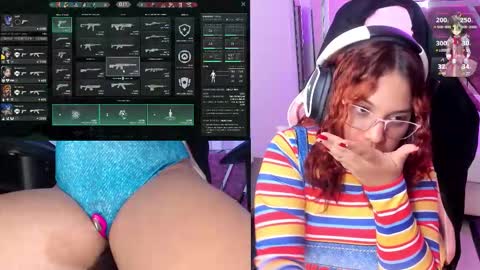 Snapshot of petitesofia_ chatting on October 14, 5:37 pm Sofia online show from October 14, 5:37 pm