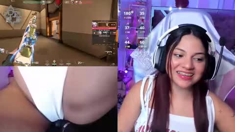 Snapshot of petitesofia_ chatting on February 12, 1:49 pm Sofia online show from February 12, 1:49 pm