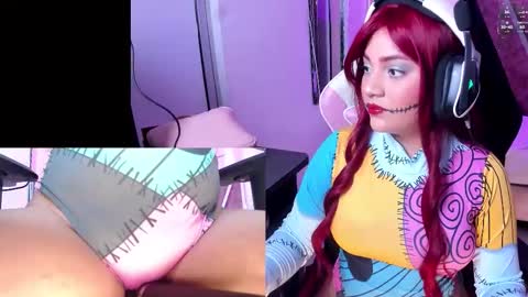 Snapshot of petitesofia_ chatting on October 18, 1:25 pm Sofia online show from October 18, 1:25 pm