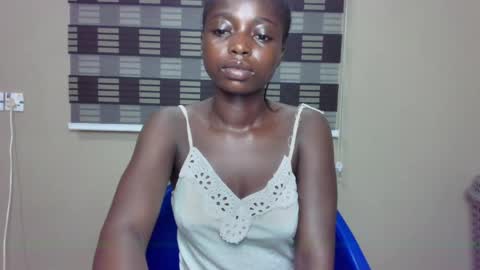 petitexxebony online show from May 17, 7:46 pm