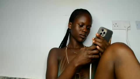 petitgirl88 online show from June 16, 7:31 am