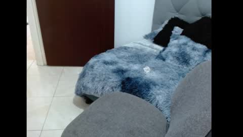 Snapshot of petitte_nahomi chatting on October 3, 12:32 pm Nahomi online show from October 3, 12:32 pm