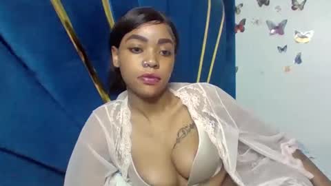 Snapshot of pettite_babe chatting on January 22, 2:59 am Arielle online show from January 22, 2:59 am