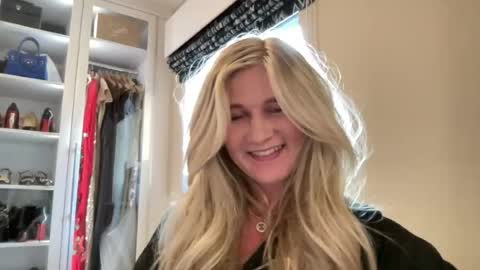 phoebemae01 online show from July 22, 7:37 pm