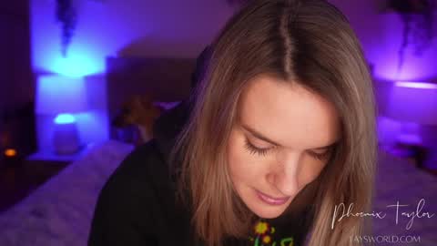 PHOENIX TAYLOR online show from January 10, 6:40 am