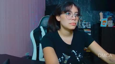 Snapshot of piixiie_d_oll chatting on October 16, 3:20 am Andrea G online show from October 16, 3:20 am