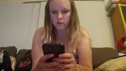 pinessbunny69 online show from April 27, 3:47 am