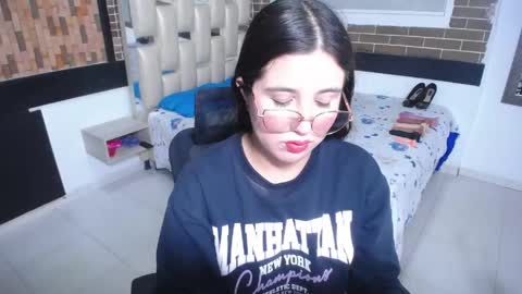 pink_fox03 online show from June 5, 2:23 pm