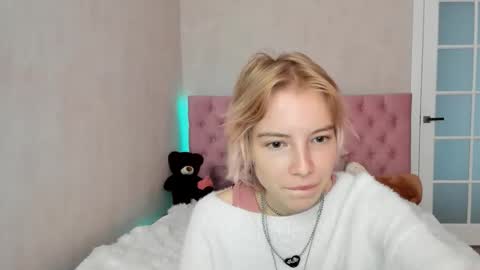 Snapshot of pink_lila18 chatting on September 14, 8:34 am pink_lila18 online show from September 14, 8:34 am