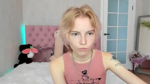 Snapshot of pink_lila18 chatting on September 15, 9:39 am pink_lila18 online show from September 15, 9:39 am