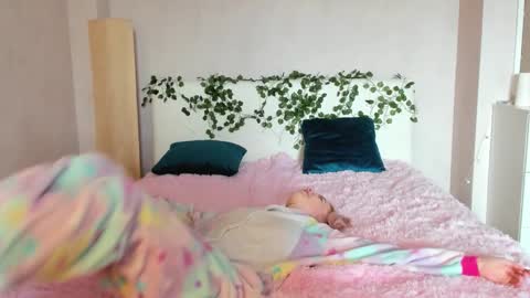 Snapshot of pink_lila18 chatting on September 10, 8:25 am pink_lila18 online show from September 10, 8:25 am