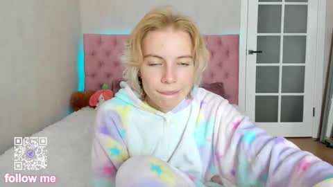 Snapshot of pink_lila18 chatting on October 7, 8:52 am pink_lila18 online show from October 7, 8:52 am