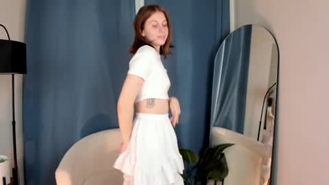 Snapshot of pink_muse chatting on October 8, 1:48 pm Muse online show from October 8, 1:48 pm