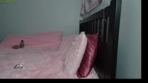 Snapshot of pink_tv chatting on September 24, 2:21 am pink_tv online show from September 24, 2:21 am