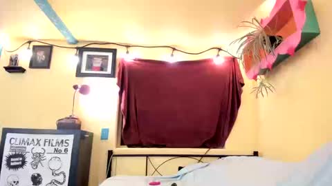 Snapshot of pinkandheated chatting on October 13, 5:43 am Virginity smiles online show from October 13, 5:43 am