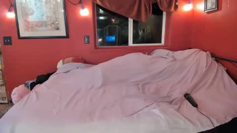 Snapshot of pinkandheated chatting on December 9, 9:06 am Virginity smiles online show from December 9, 9:06 am