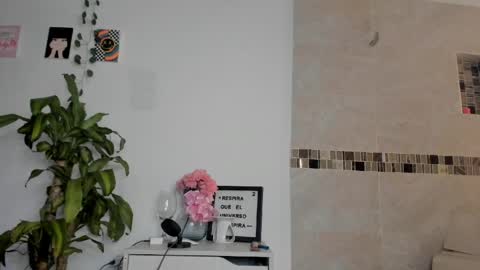 Sarah .. online show from April 10, 1:28 pm