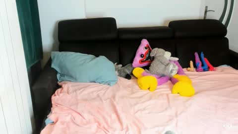 Snapshot of pinkslobber chatting on November 1, 2:37 am Helen Goat online show from November 1, 2:37 am