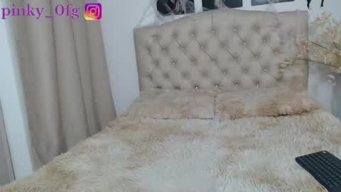 pinky_f00x online show from October 16, 12:35 am