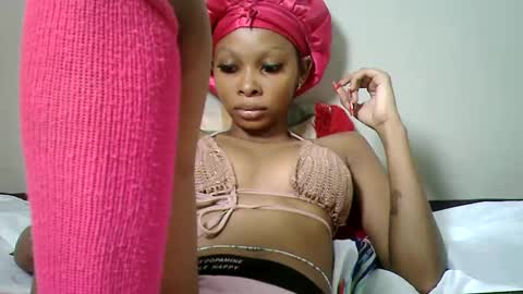 Snapshot of pinky_lov chatting on March 2, 6:35 pm pinky_lov online show from March 2, 6:35 pm