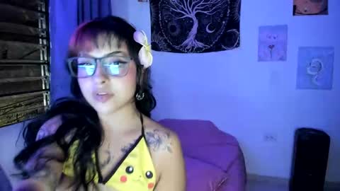 Snapshot of pinky_promiseex chatting on September 23, 1:37 am pinky_promiseex online show from September 23, 1:37 am