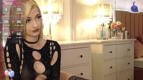 Pinky online show from March 9, 8:10 pm