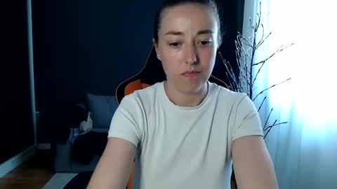 piscesgirl06 online show from July 15, 11:15 am