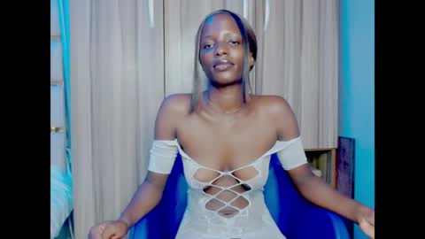 Ella online show from May 15, 8:06 am
