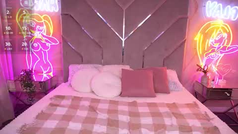 pixiepeachh online show from December 19, 3:04 pm