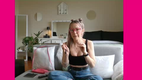 Lynn online show from February 25, 2:15 pm