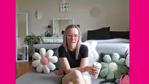 Lynn online show from March 7, 2:12 pm