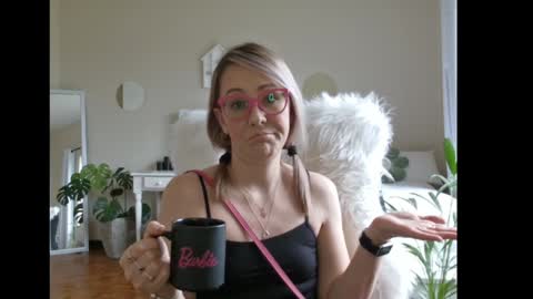 Lynn online show from February 6, 12:04 pm