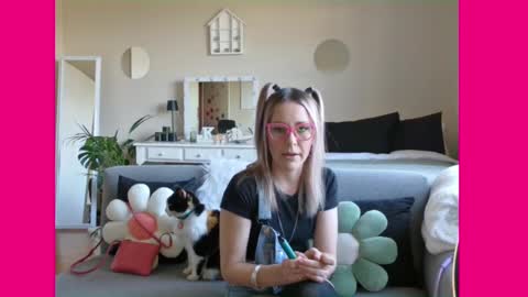 Lynn online show from March 4, 2:10 pm