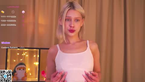 Snapshot of platinum_babe chatting on October 11, 4:20 pm Ennie online show from October 11, 4:20 pm