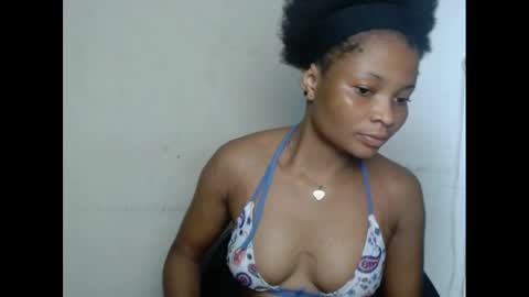 Snapshot of plumnjuicyx chatting on February 16, 6:21 am plumnjuicyx online show from February 16, 6:21 am