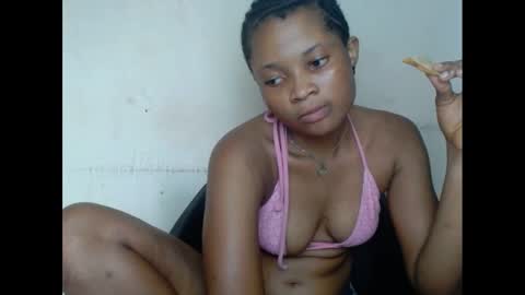 Snapshot of plumnjuicyx chatting on February 11, 4:24 pm plumnjuicyx online show from February 11, 4:24 pm