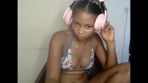 Snapshot of plumnjuicyx chatting on March 4, 6:15 am plumnjuicyx online show from March 4, 6:15 am