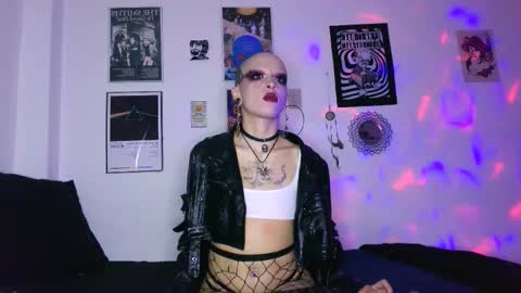    online show from November 18, 11:37 pm