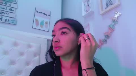 Snapshot of pocahontas_moon chatting on September 26, 1:31 pm Pocahontas online show from September 26, 1:31 pm