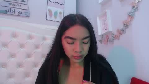 Snapshot of pocahontas_moon chatting on September 24, 1:32 pm Pocahontas online show from September 24, 1:32 pm