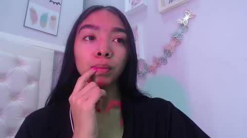 Snapshot of pocahontas_moon chatting on September 29, 1:27 pm Pocahontas online show from September 29, 1:27 pm