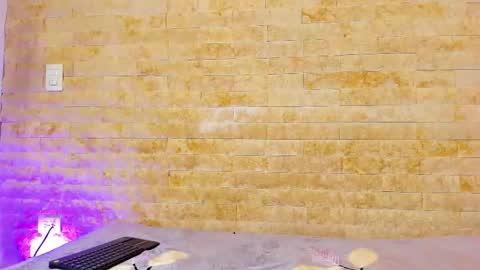 Snapshot of pocahontas_pow chatting on October 16, 5:04 pm Pocahontas online show from October 16, 5:04 pm