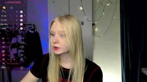 Snapshot of pocet_barbie chatting on January 22, 1:42 pm Mary online show from January 22, 1:42 pm