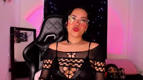 Snapshot of poison_willow chatting on March 6, 6:48 pm Willow Hours 12pm to 630pm Colombian time FRIDAY AND SUNDAY FREE DAYS online show from March 6, 6:48 pm